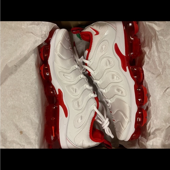 vapor max plus white university red